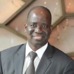 Photo de portrait de Komé Cessé, CEO de KOIRA HOLDING, témoignant sur la conception de sa villa à Abidjan et d'un centre commercial à Bamako par HBA Architecture.